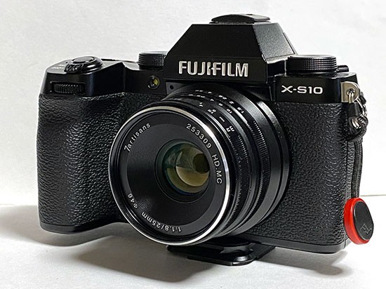 XC15-45mmF3.5-5.6 OIS PZ と 7Artisans 25mm F1.8 にレンズフードを