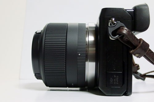 本日発売！シグマ 30mm F2.8 EX DN とソニー純正 E 30mm MACRO を比較