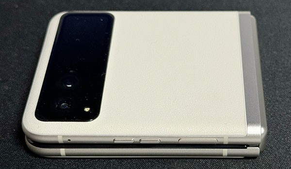 庶民向け？折りたたみスマホ「モトローラ razr 40」ファースト