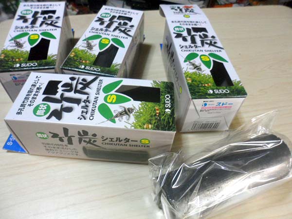 チェリーシュリンプの隠れ家用に筒状竹炭シェルターｓゲットしたよ 秘密買隊カヤバイヤー