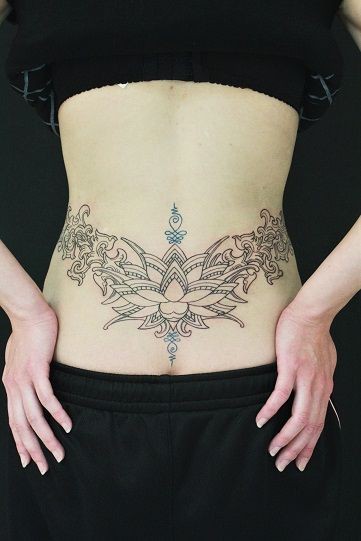 腰のロータスtattooな日 栃木県鹿沼市 宇都宮市のドラゴンタトゥースタジオ Dragontattoostudio