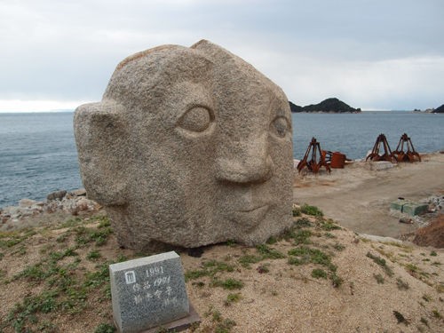 笑ってる顔と悲しい顔 小豆島に集まれ たくさんの笑顔たち