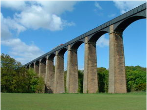 イギリス ポントカサルテの水道橋 いやしの世界遺産