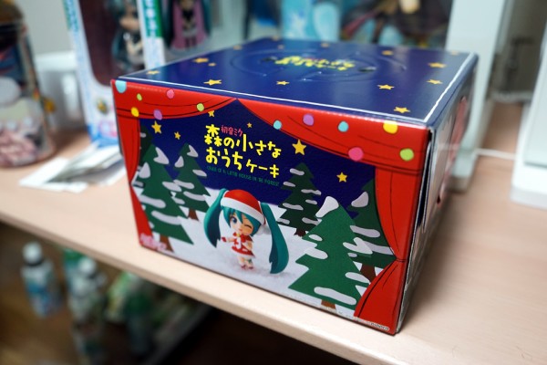 ファミマの 初音ミククリスマスケーキ13 買ったった 黄昏ドライブイン コスプレカメコはデジタル一眼の夢を見るか