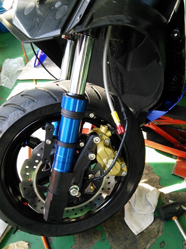 2型3型 シグナスX 用 4ポットブレンボ NCY製サポートと260ロータ