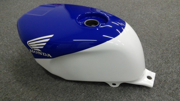 NSR250Rの純正ガソリンタンクをペイントで【再現】してみた