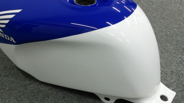 NSR250Rの純正ガソリンタンクをペイントで【再現】して NSR250Rの純正ガソリンタンクをペイントで【再現】して