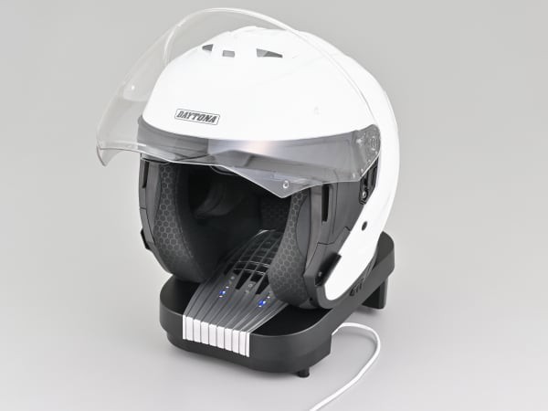デイトナヘルメット消臭器 冬でもニオイ対策は手を抜かない。デイトナのヘルメット消臭機が優秀