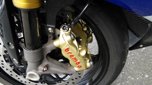 ファッションなデザイン ブレンボ(スズンボ)モノブロックキャリパー108ピッチ gsx1000-s パーツ