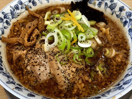 背脂くん 半丸１５キロ 長岡市摂田屋「背脂ブラック」その1 : 「全国イイ味ハマル味」