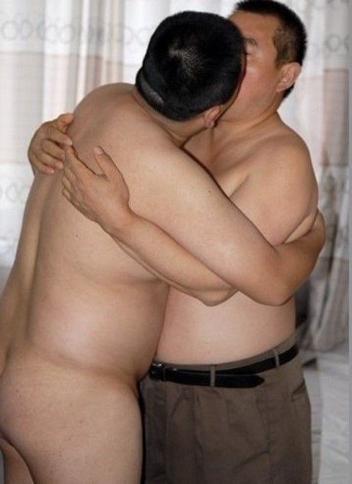 親父　裸 ぽっちゃり親父さんの 抱き合い : 親父の縁側