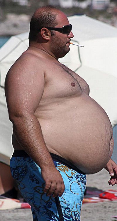 砂浜で ふとっちょダディの 太鼓腹 親父の縁側 砂浜で ふとっちょダディの 太鼓腹 親父の縁側