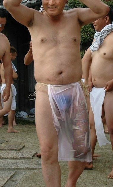 祭で水に濡れて透けた 親父さんの越中褌の股間もっこり 親父の縁側 祭で水に濡れて透けた 親父さんの越中褌の股間もっこり 親父の縁側