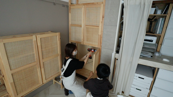 新品・送料無料》棚付フロアライトコーナーDBR/LBR