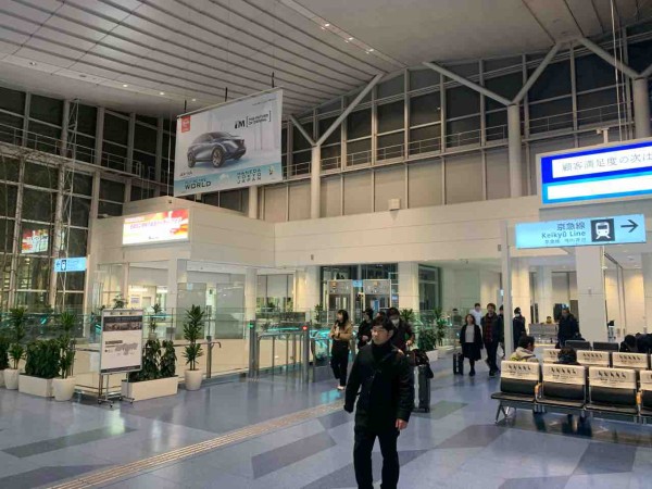 ロシア モスクワの旅 羽田空港から出国 朝の羽田空港国際線ターミナルの紹介とか 白石シオン 旅ラジオの人