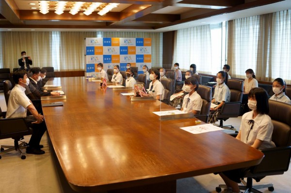 中体連 全国 東海大会出場選手たちが市長を表敬訪問しました ぬまスポ 中体連 全国 東海大会出場選手たちが市長を表敬訪問しました ぬまスポ