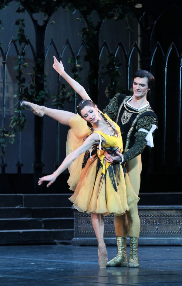 ドラマティックなバレエ『エスメラルダ』国立モスクワ音楽劇場バレエ団