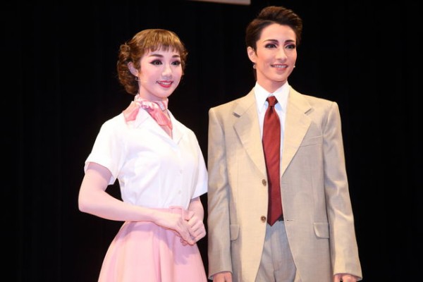 不朽の名作映画の舞台化、宝塚雪組『ローマの休日』制作発表会見