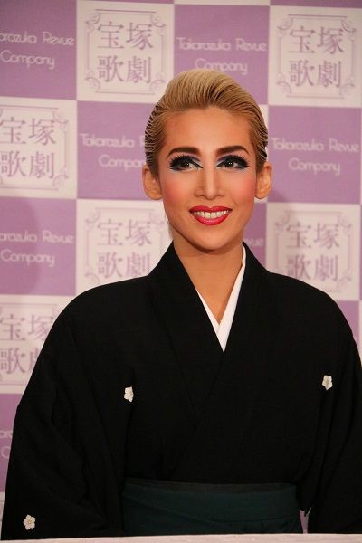 鮮やかな個性を際立たせ龍真咲宝塚に別れ ラストデーレポート : 宝塚