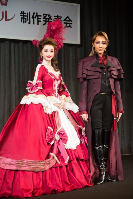 紅ゆずる＆綺咲愛里新トップコンビお披露目、宝塚歌劇星組公演『THE SCARLET PIMPERNEL（スカーレット ピンパーネル）』制作発表会見 :  宝塚ジャーナル