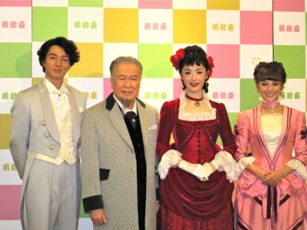 大地真央の『コンダーさんの恋～鹿鳴館騒動記～』初日囲み