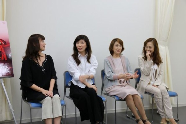 二組の元宝塚トップコンビが抱負を語る Super Gift 取材会 公開稽古レポート 宝塚ジャーナル