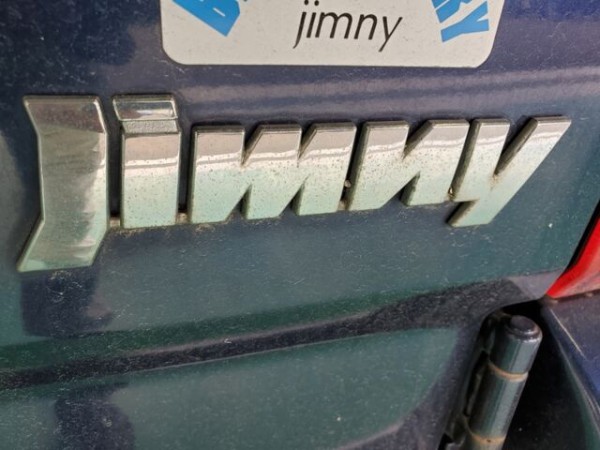 ジムニー 出張フロントガラス飛び石キズ修理 仙台 車 フロントガラスリペア出張 リペアプロendo 業販価格で出張施工 便利 上手 早い 安い 自宅や会社へフロントガラス飛び石傷修理 ヘッドライト磨き 耐久コート