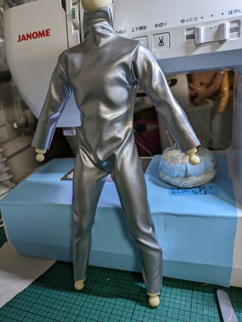 マーミット素体シルバースーツ : フィギュア用着せ替えスーツ製作日記