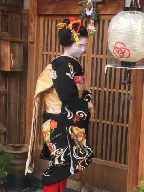 宮川町芸舞妓さん稲穂のかんざしで新年のご挨拶【出たよ京都検定】 : 京都検定で京都を楽しむ！