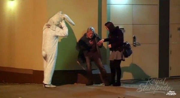 着ぐるみドッキリで心臓発作 という逆ドッキリ 仕掛け人の反応がｗ えのげ