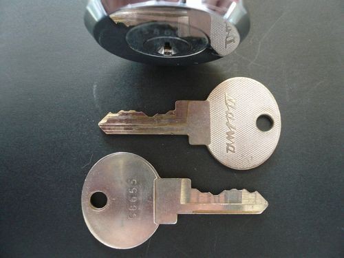 WAKO ワコー　ダイヤル式耐火金庫 ダイヤル式金庫☆WAKO☆鍵1個 引き出し付き☆ 小型耐火金庫
