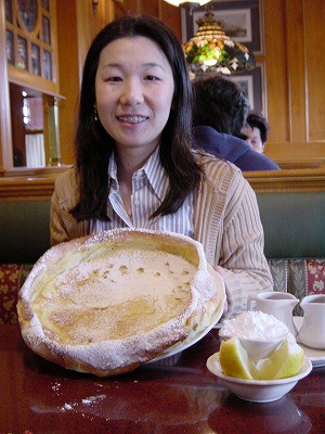 顔より大きいジャーマン パンケーキ We Love Pancake