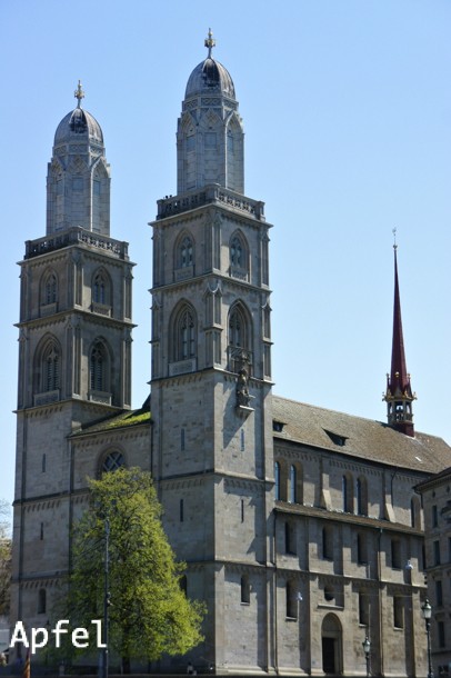 チューリッヒの町を一望、グロスミュンスターの上へ登ってみた ♪ 絶景