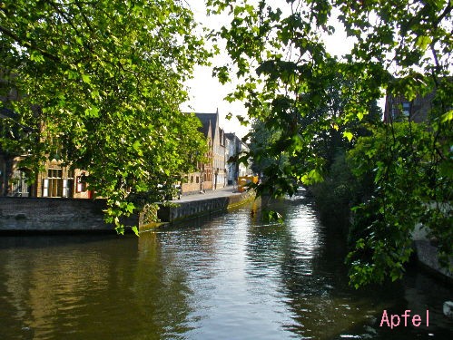 ブルージュ・世界遺産の風景1.（運河） : スイスの街角から