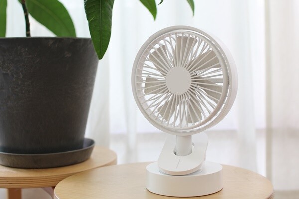 やっぱり夏の必需品！車や洗面所に「クリップ扇風機」が大活躍 : えり
