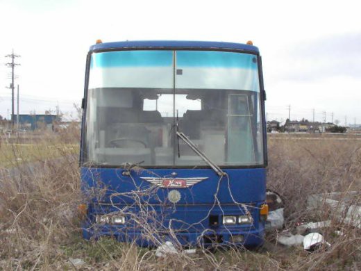 右翼の街宣バス 廃ビスカス自動車部