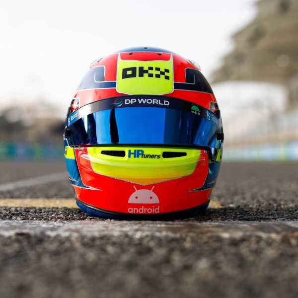 オスカー・ピアストリ 2023年F1ヘルメット写真 : F1通信jp