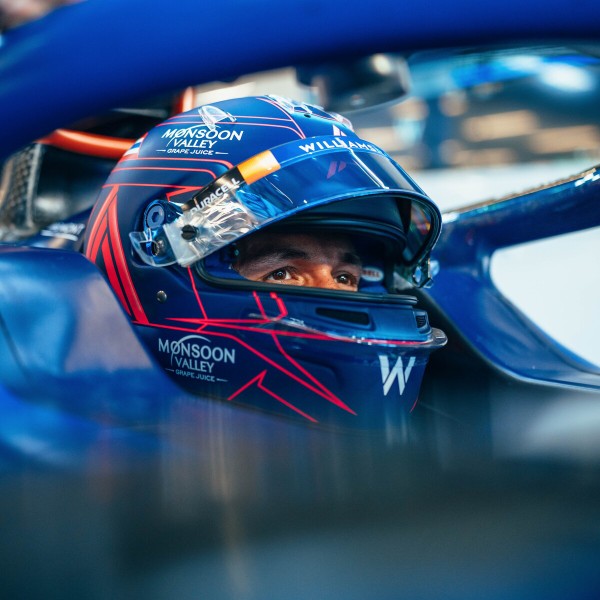 アレックス・アルボン 2023年F1ヘルメット写真 : F1通信jp アレックス・アルボン 2023年F1ヘルメット写真 : F1通信jp