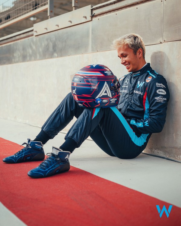 アレックス・アルボン 2023年F1ヘルメット写真 : F1通信jp アレックス・アルボン 2023年F1ヘルメット写真 : F1通信jp