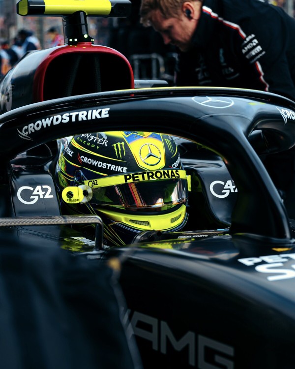 ルイス・ハミルトン 2023年F1ヘルメット写真 : F1通信jp