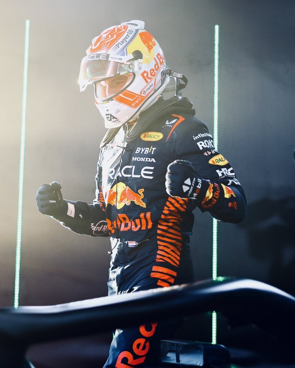 マックス・フェルスタッペン 2023年F1ヘルメット写真 : F1通信jp