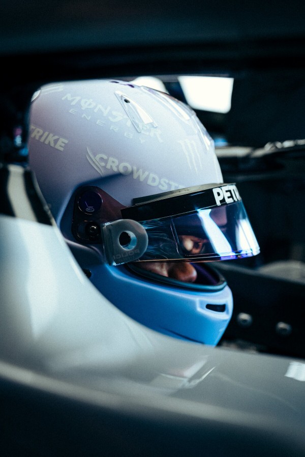 ルイス・ハミルトン、モナコ仕様のヘルメット : F1通信jp