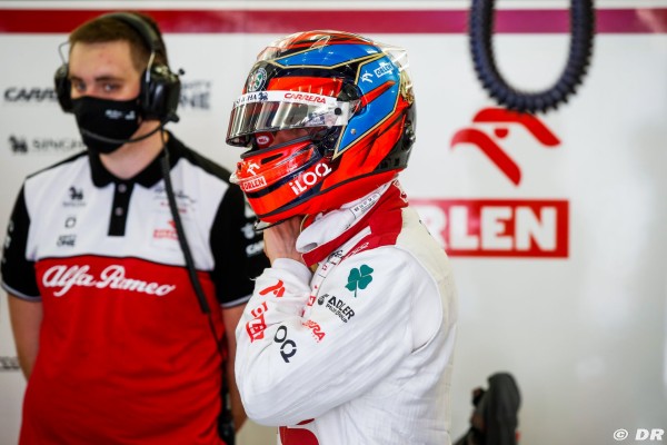 キミ・ライコネン 2021年F1ヘルメット写真 : F1通信jp