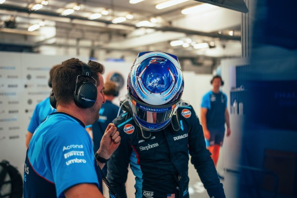 ローガン・サージェント 2023年F1ヘルメット写真 : F1通信jp ローガン・サージェント 2023年F1ヘルメット写真 : F1通信jp