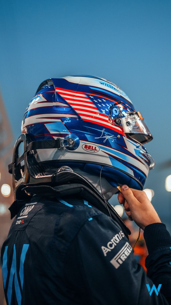 ローガン・サージェント 2023年F1ヘルメット写真 : F1通信jp