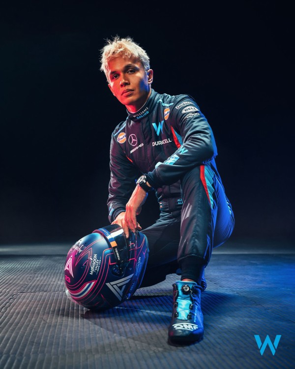 アレックス・アルボン 2023年F1ヘルメット写真 : F1通信jp