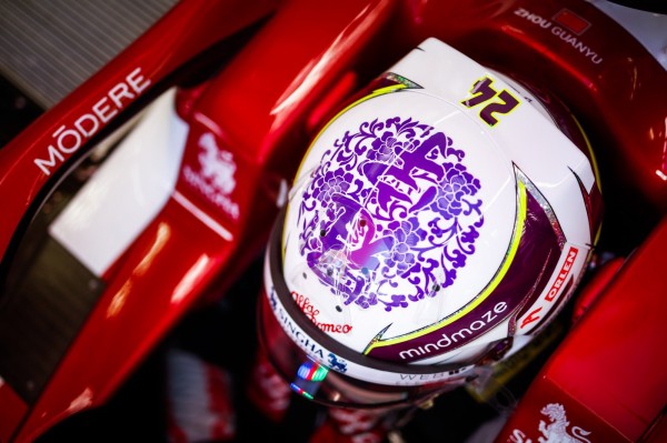 周冠宇 2022年F1ヘルメット写真 : F1通信jp