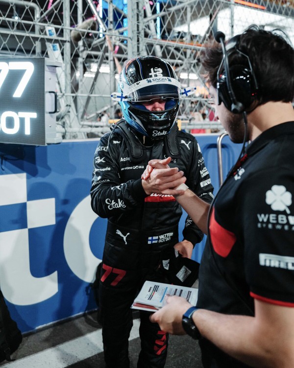 JFC F1 ヘルメット V.ボッタス 2014 1/12 バルテリ・ボッタス ヘルメット （2014年） 【 F1-Gate .com 】