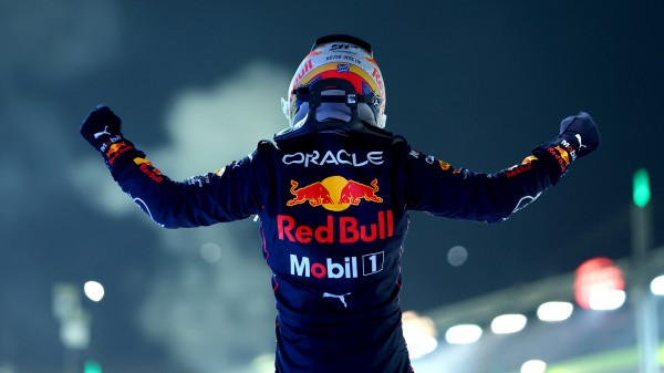 セルジオ・ぺレス 2023年F1ヘルメット写真 : F1通信jp