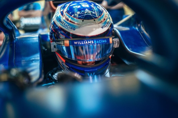ローガン・サージェント 2023年F1ヘルメット写真 : F1通信jp